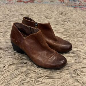 Dansko leather booties size 37 (6.5-7)